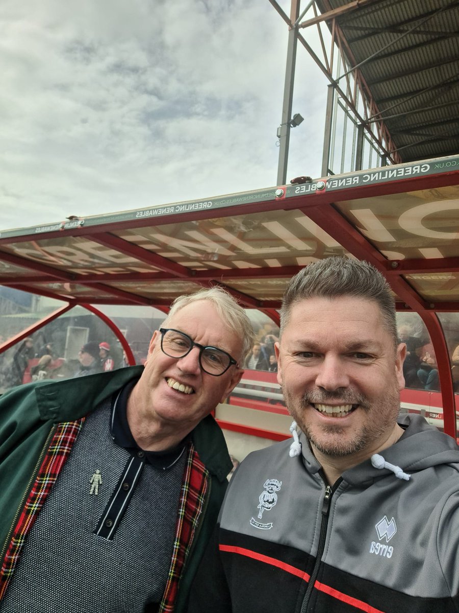 Dlnorton150879's tweet photo. Result aside today, it was extremely special to be back at Sincil Bank, and was amazing to meet Michael Skubala pre kick off. 
Thanks to everyone who asked about me today, your messages meant the world to me. #Impsasone https://t.co/FHOQtkIb66