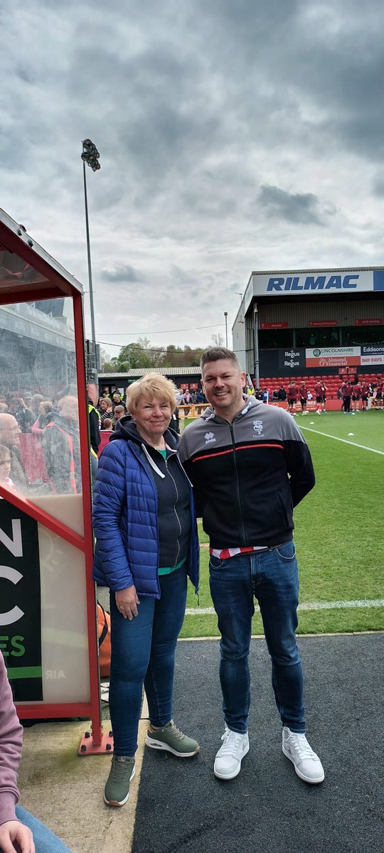 Dlnorton150879's tweet photo. Result aside today, it was extremely special to be back at Sincil Bank, and was amazing to meet Michael Skubala pre kick off. 
Thanks to everyone who asked about me today, your messages meant the world to me. #Impsasone https://t.co/FHOQtkIb66