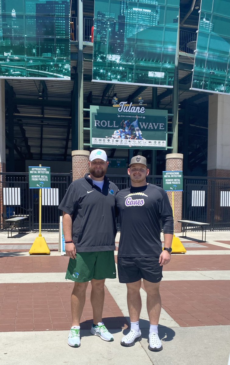 After a great conversation with @EvanMckissack and @74logan74 I am honored to have received an offer to play at @GreenWaveFB #RollWave @CoachJonSumrall @coachdroushar @samspiegs @ColeHeard_GM @AnnaH247 @adamgorney @ChadSimmons_ @JeremyO_Johnson @AWilliamsUSA @CraigHaubert