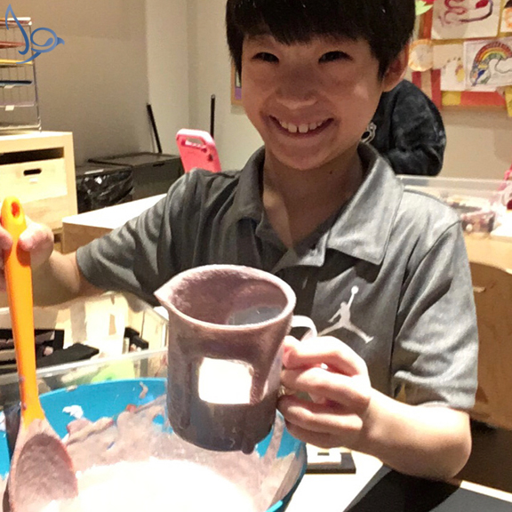 Time for a science experiment! 👨‍🔬 #eyaslanding #westloop #pediatrictherapy #therapyprogram #therapyclinic #learningthroughfun #therapy #therapeutic #science #experiment #scienceexperiment #sciencetime #learning #education #teaching #happy #learningthroughplay