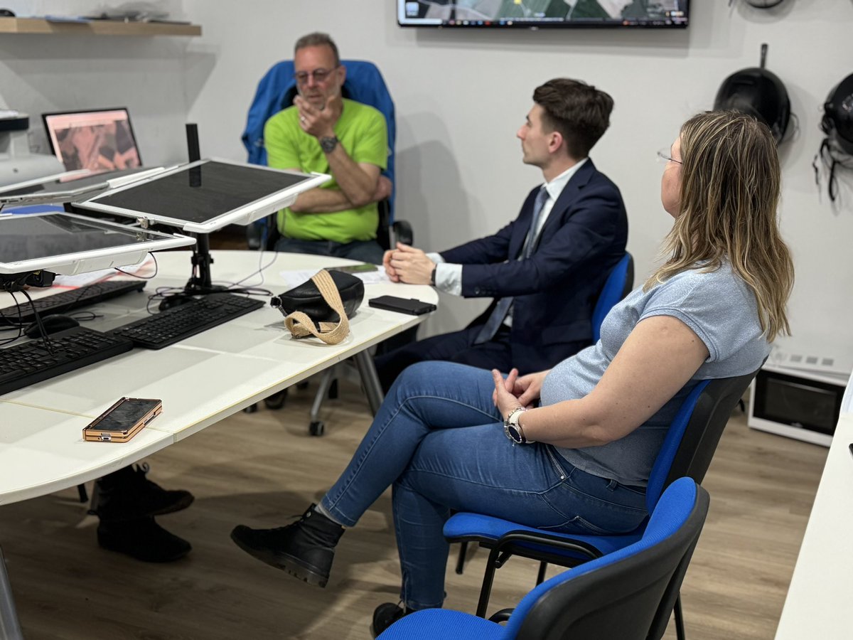 MaelCamerlynck's tweet image. Nous étions ce jour à Choisies dans l’#Avesnois, entretien avec M. le Maire sur les aberrations des normes agricoles.
Nous nous mobilisions contre le projet de destruction de la Salmagne et contre la multiplication de parcs éoliens.
Oui à l’écologie.
Non à la folie destructrice !