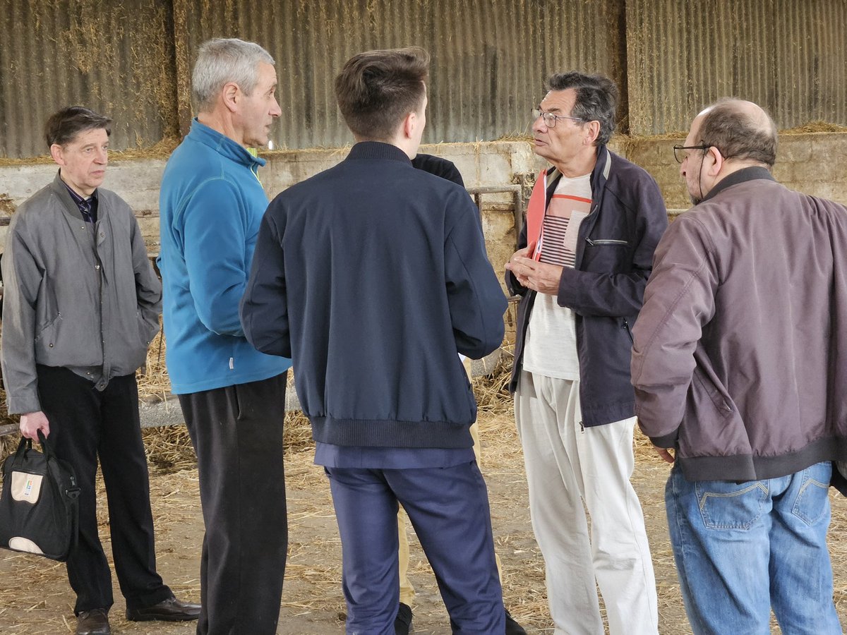 MaelCamerlynck's tweet image. Nous étions ce jour à Choisies dans l’#Avesnois, entretien avec M. le Maire sur les aberrations des normes agricoles.
Nous nous mobilisions contre le projet de destruction de la Salmagne et contre la multiplication de parcs éoliens.
Oui à l’écologie.
Non à la folie destructrice !