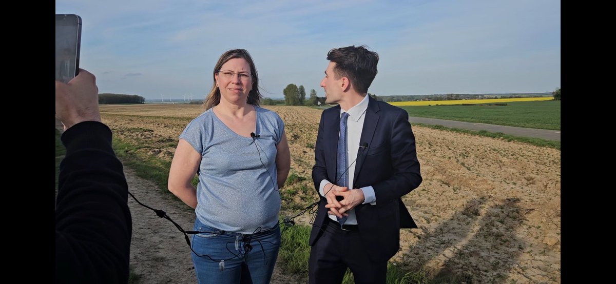 MaelCamerlynck's tweet image. Nous étions ce jour à Choisies dans l’#Avesnois, entretien avec M. le Maire sur les aberrations des normes agricoles.
Nous nous mobilisions contre le projet de destruction de la Salmagne et contre la multiplication de parcs éoliens.
Oui à l’écologie.
Non à la folie destructrice !