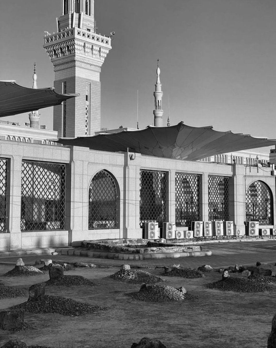 يـا وكت يـجمعنه يمهم و المآتم و المواكب
يـمـتـه ... نـوصـلـهـم و نـدمـي الصدر...  يمته
الــكــل  واحـد إنـشـيـد قـبـر ... يـمـتـه
غــايــبــنـه  يـرجـع عـن قـرب 
#Israele / #ايران / #البقيع