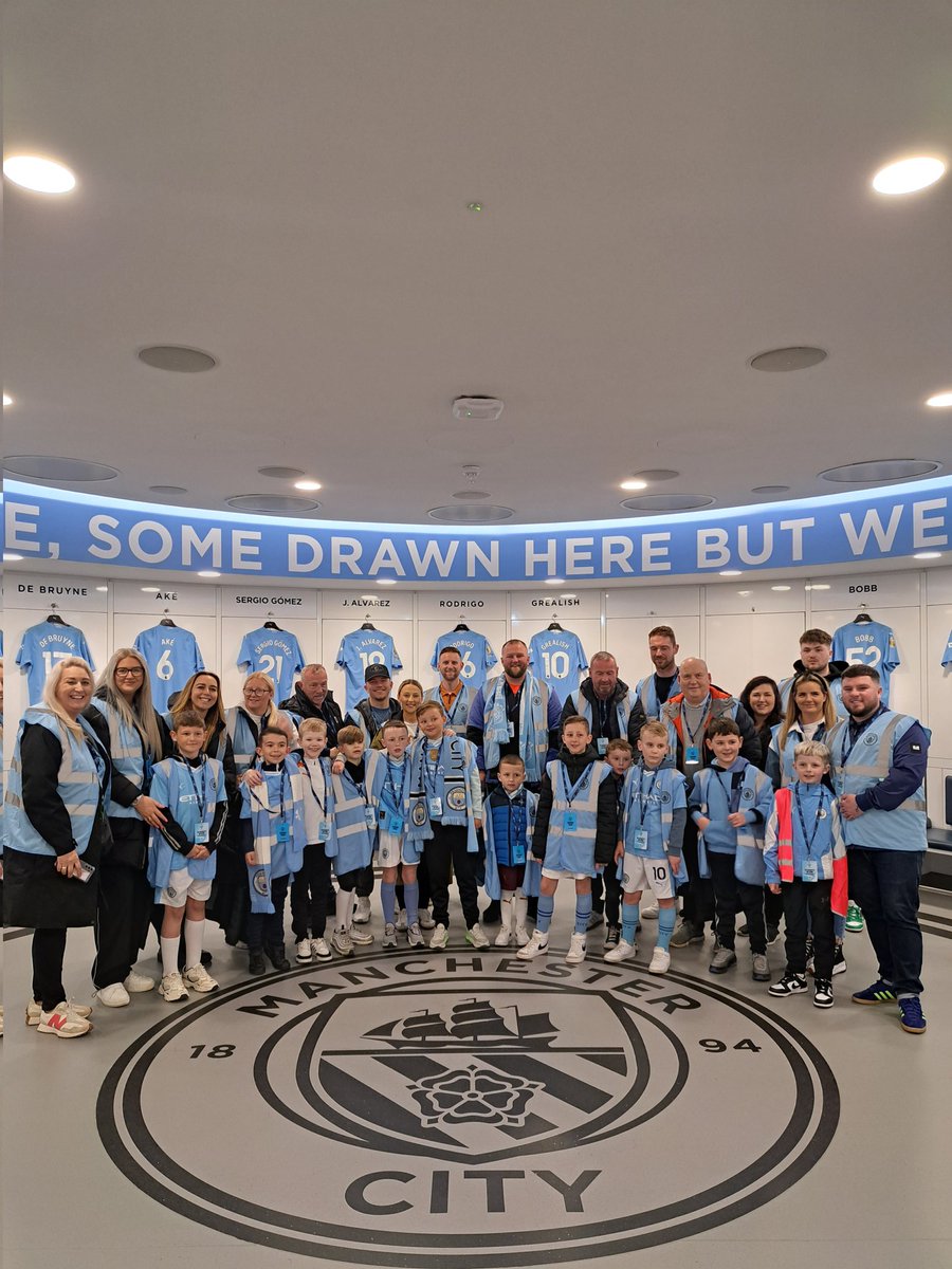 DM1185's tweet photo. Another day of creating memories for @pathway_soccer, this time with @stannesrcp.

A six goal thriller at the Etihad Stadium as @ManCity cruised past @LutonTown.

Boys and girls from years 3/4/5/6 had an incredible day from start to finish. #PathwaySoccer 
#LiveIt  #LoveIt https://t.co/JG4yAphDSj