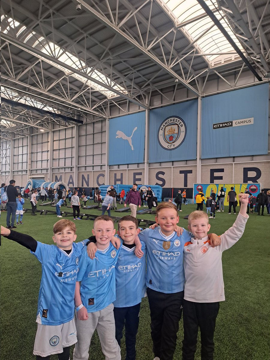 DM1185's tweet photo. Another day of creating memories for @pathway_soccer, this time with @stannesrcp.

A six goal thriller at the Etihad Stadium as @ManCity cruised past @LutonTown.

Boys and girls from years 3/4/5/6 had an incredible day from start to finish. #PathwaySoccer 
#LiveIt  #LoveIt https://t.co/JG4yAphDSj
