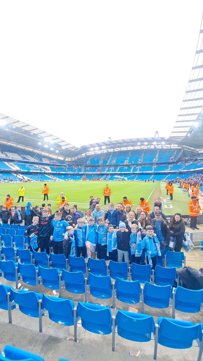 DM1185's tweet photo. Another day of creating memories for @pathway_soccer, this time with @stannesrcp.

A six goal thriller at the Etihad Stadium as @ManCity cruised past @LutonTown.

Boys and girls from years 3/4/5/6 had an incredible day from start to finish. #PathwaySoccer 
#LiveIt  #LoveIt https://t.co/JG4yAphDSj