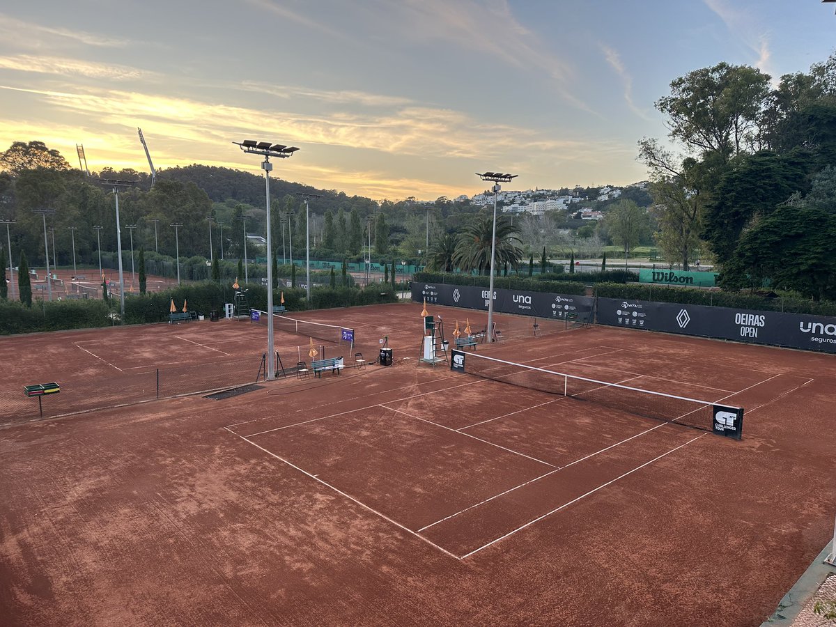 Tennis never stops: just a couple hours after @BJKCup’s medal ceremony, our iconic Court Central is ready to host next week’s combined Oeiras Open @WTA 125 & @ATPChallenger 125. We call it Extreme Makeover: Jamor Edition 😉