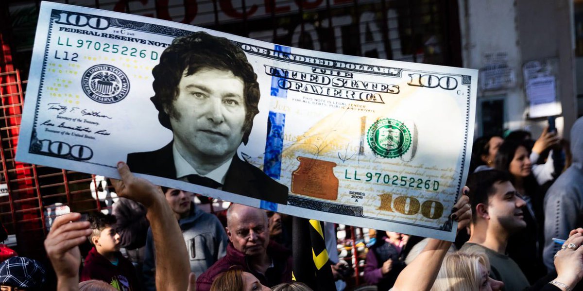 BarrancoAnaya's tweet photo. 🇦🇷Los sueldos en Argentina pierden el 23,9 % de su poder adquisitivo

El poder de compra de los salarios argentinos se aceleró entre noviembre y febrero con una caída de casi una cuarta parte. Tras la toma de poder de Javier Milei el 10 de diciembre de 2023 https://t.co/fWB3OqqTKo