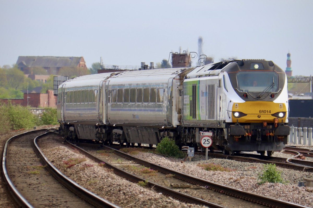 Chiltern Railways, hydrotreated vegetable oil-powered, #Class68 68014 leads 1R29 1202 London Marylebone > Birmingham Moor Street off Bordesley Viaduct to its destination #ChilternMainline