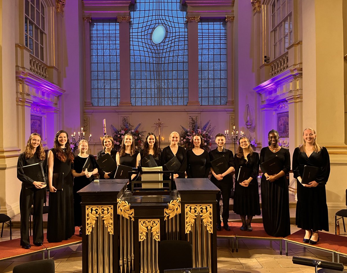 Wonderful to welcome our @DioManchester Choral Scholars to @smitf_london this evening for a concert of music for upper voices including #Vivaldi Gloria and Magnificat