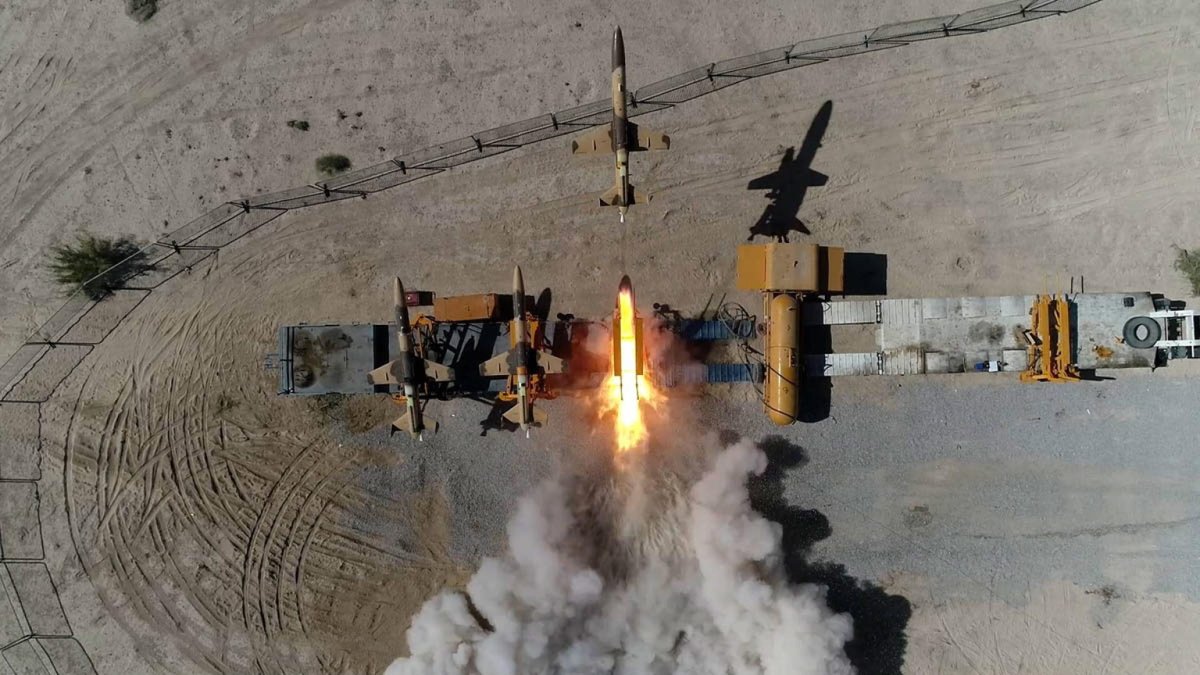 Agenzia_Ansa's tweet photo. GUERRA IN MEDIO ORIENTE | L'Iran ha lanciato decine di droni verso Israele. Lo scrive il Jerusalem Post che cita fonti israeliane e dell'intelligence Usa. #ANSA https://t.co/2rc5U3z1dn https://t.co/d9RrjO4g9Q