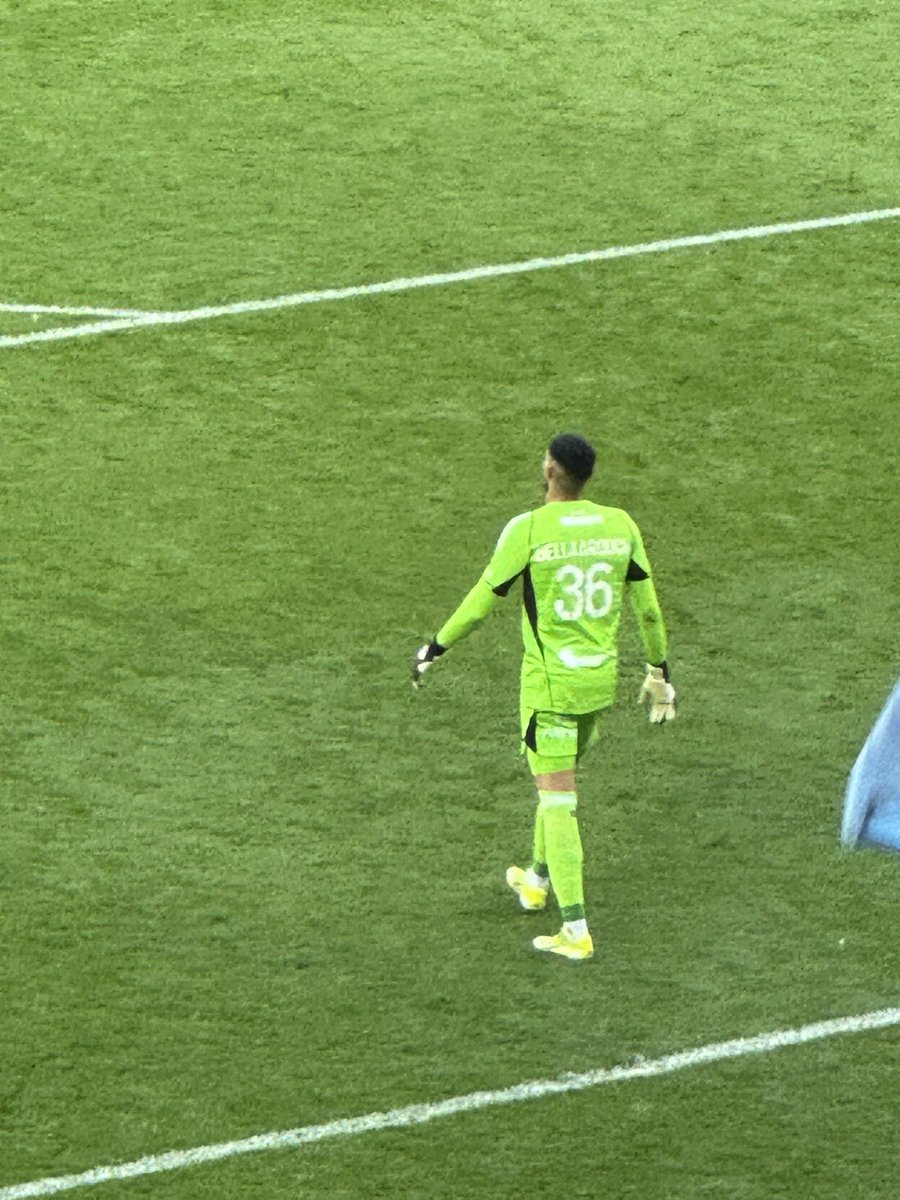 CocsAndLuns's tweet image. Bellarouch c’est ce gardien qui est mauvais et qui engueule ses coéquipiers alors qu’il est 100% fautif, le culot du boug. #RCSASDR