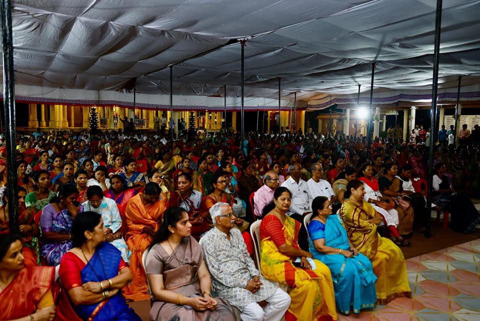 mieknathshinde's tweet photo. असे असले तरीही बचत गटांच्या उत्पादनांना बाजारपेठ मिळवून देणे, त्यांना अधिकाधिक सक्षम करणे तसेच त्यांचे काही प्रलंबित प्रश्न शासनाच्या माध्यमातून सोडवण्याला प्राधान्य देण्यात येईल असे यावेळी सांगितले. https://t.co/kNNJpE0hER