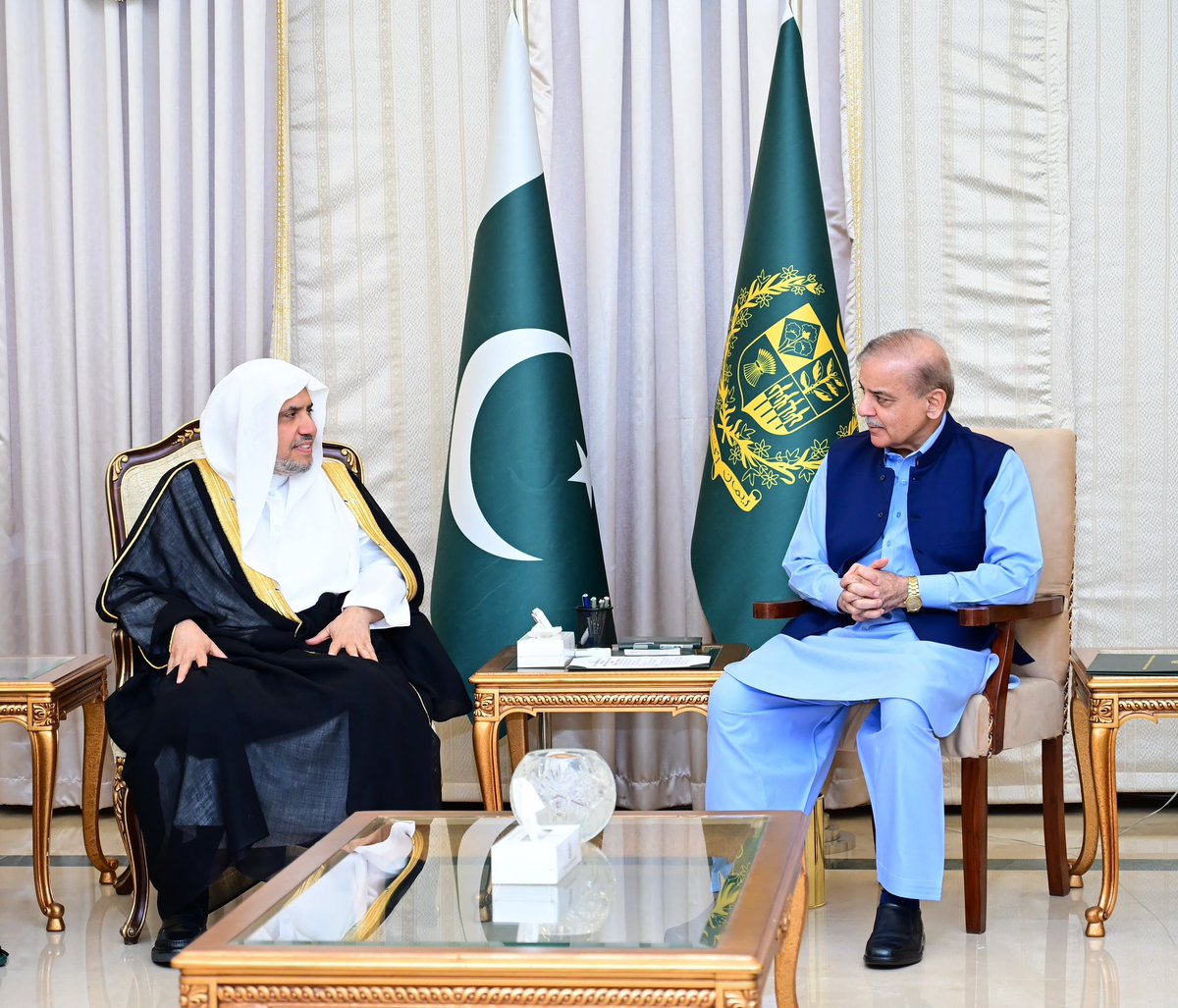 PmlnDiplomacy's tweet photo. 📸: His Excellency Sheikh Dr. Mohammad bin Abdulkarim Al-Issa, Secretary General of the Muslim World League paid a courtesy call on the Prime Minister at the Prime Minister House Islamabad! https://t.co/BiWEgGUma2