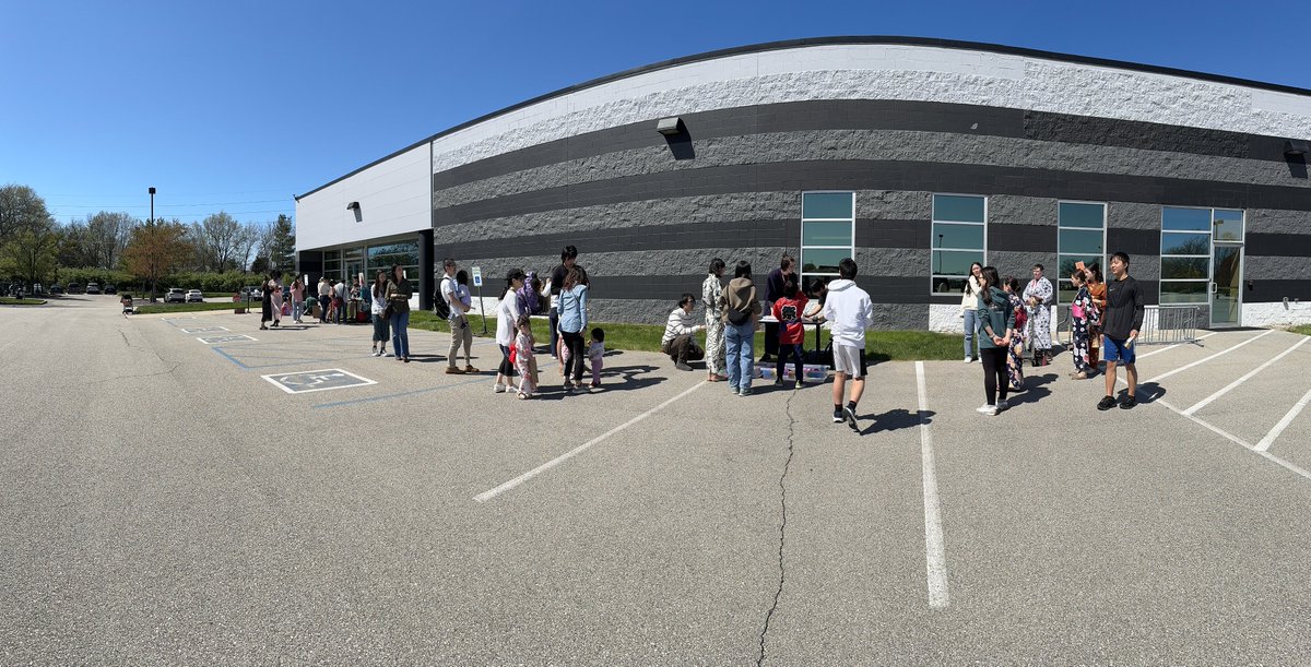 It was a beautiful day at BSU Centers Fishers hosting the Japanese Immersive program.  Students and community members enjoyed an afternoon of fun, games, sweet treats, and laughs.  
#japaneseculture #ballstate #blueskies