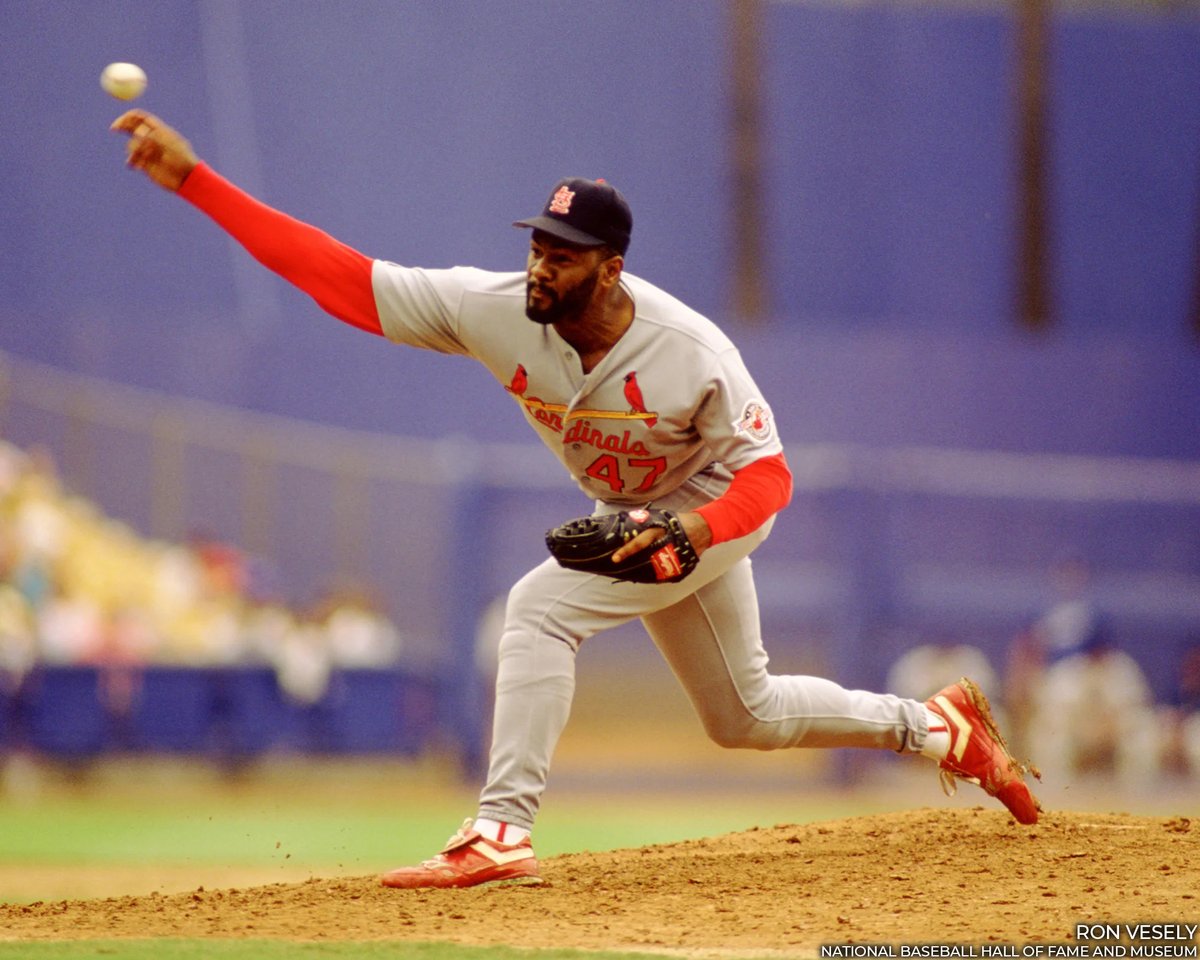 Baseball had a new career saves leader #OTD in 1993, when Lee Smith claimed the top spot with his 358th save. He finished his Hall of Fame career with 478, holding the record for 13 years. ow.ly/L0kh50Rfn14