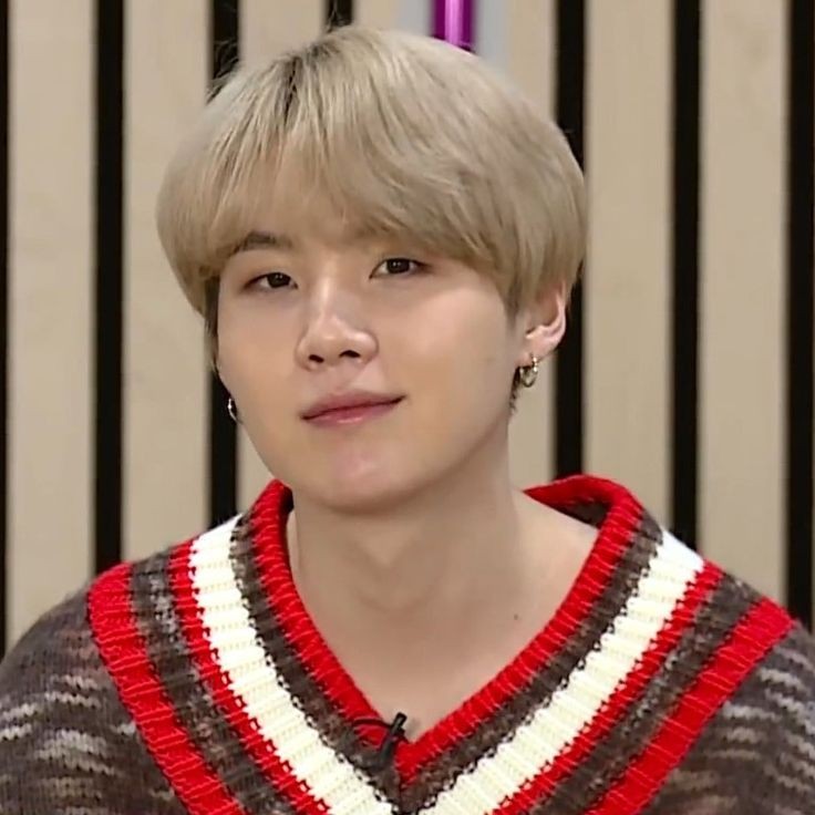 villainyoongi's tweet photo. as per anto's request!! todays tiny yoonie of the day is armypedia 2019 yoongi!!
#TYOTD https://t.co/qLdjWiHPMz