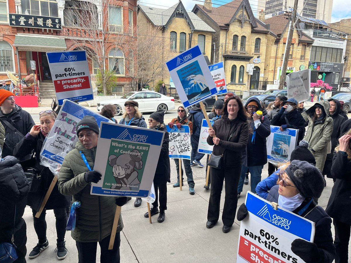 springmagca's tweet photo. Public support for striking AGO workers is fantastic! So many different unions were out today in solidarity! #NoDealNoAGO @OPSEU https://t.co/xQkVaTLQXm
