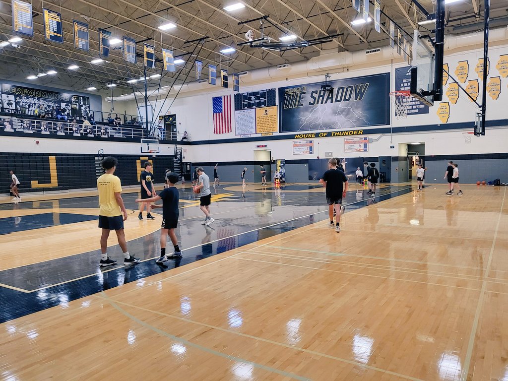 tboltbasketball's tweet photo. Just a few more pics from the Skills, Drills &amp; 3v3 clinic this morning! 

Thank you to 60 participants from 4-8th grade who worked on getting better today AND the coaches/volunteers who helped make this possible! 🏀⚡️🏀

#BelieveInWe #TboltFamily

@vjabolts @AndrewHS_d230 https://t.co/J9NMH5q24i