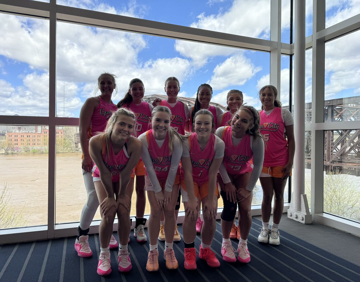 DYTVIPERSELITE's tweet photo. The 2025 Lady Vipers were on 🔥 Day 1 at the @WPABruinsTipOff. This group played unselfish team basketball and finished the day 2-0.  This group focused on being great on the defensive end of the floor which led to a barrage of offensive fireworks 🎆. Don’t miss them on day 2 https://t.co/wFQEpRAMBL