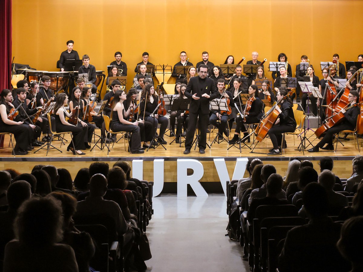 🎶Les orquestres de la Universitat Rovira i Virgili i de la Universitat de Girona han ofert avui un concert conjunt. Una activitat que forma part d'un cap de setmana d'intercanvi de les dues formacions musicals.

#comunitatURV #URV