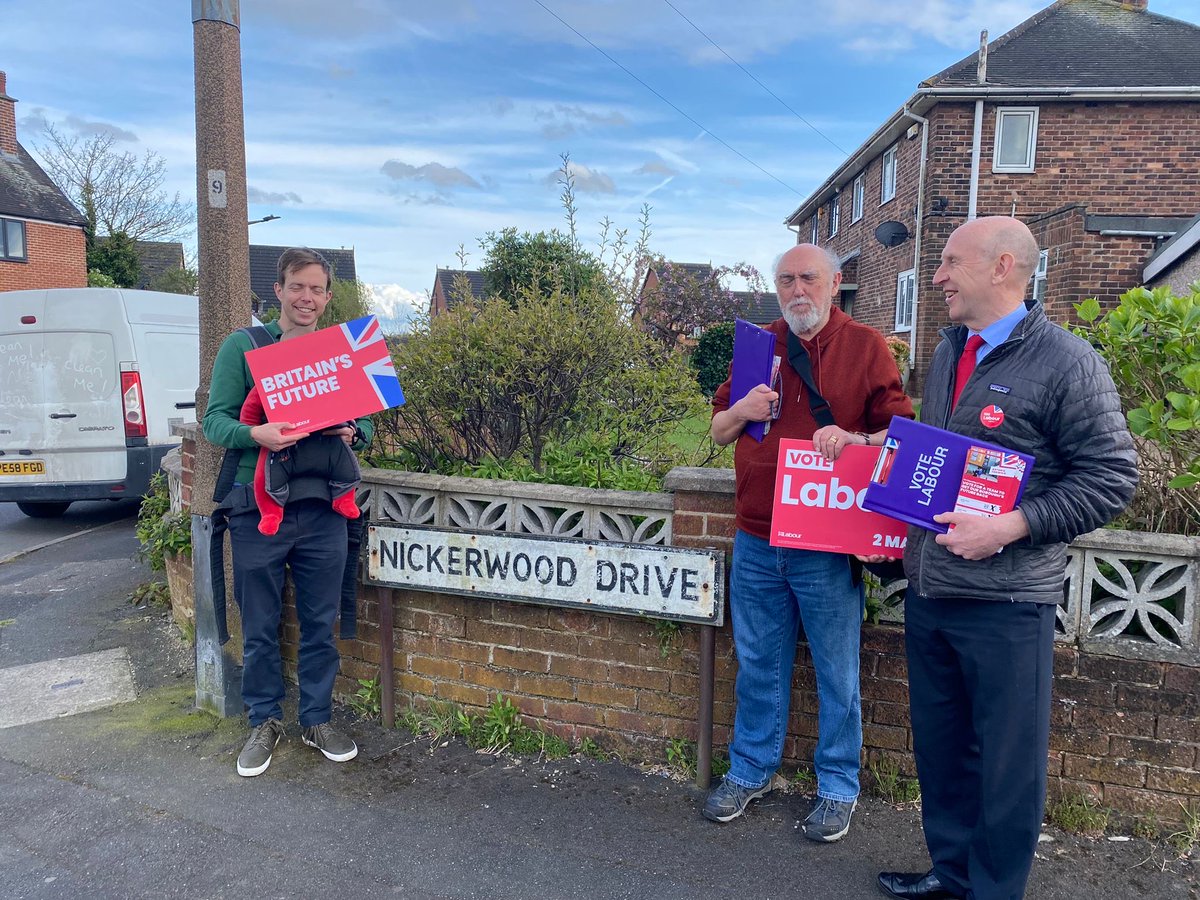 Last of four Rother Valley canvass sessions today…team numbers down by this evening but Labour support getting stronger, as so many people have simply had it with the Tories ⁦@JakeBenRichards⁩