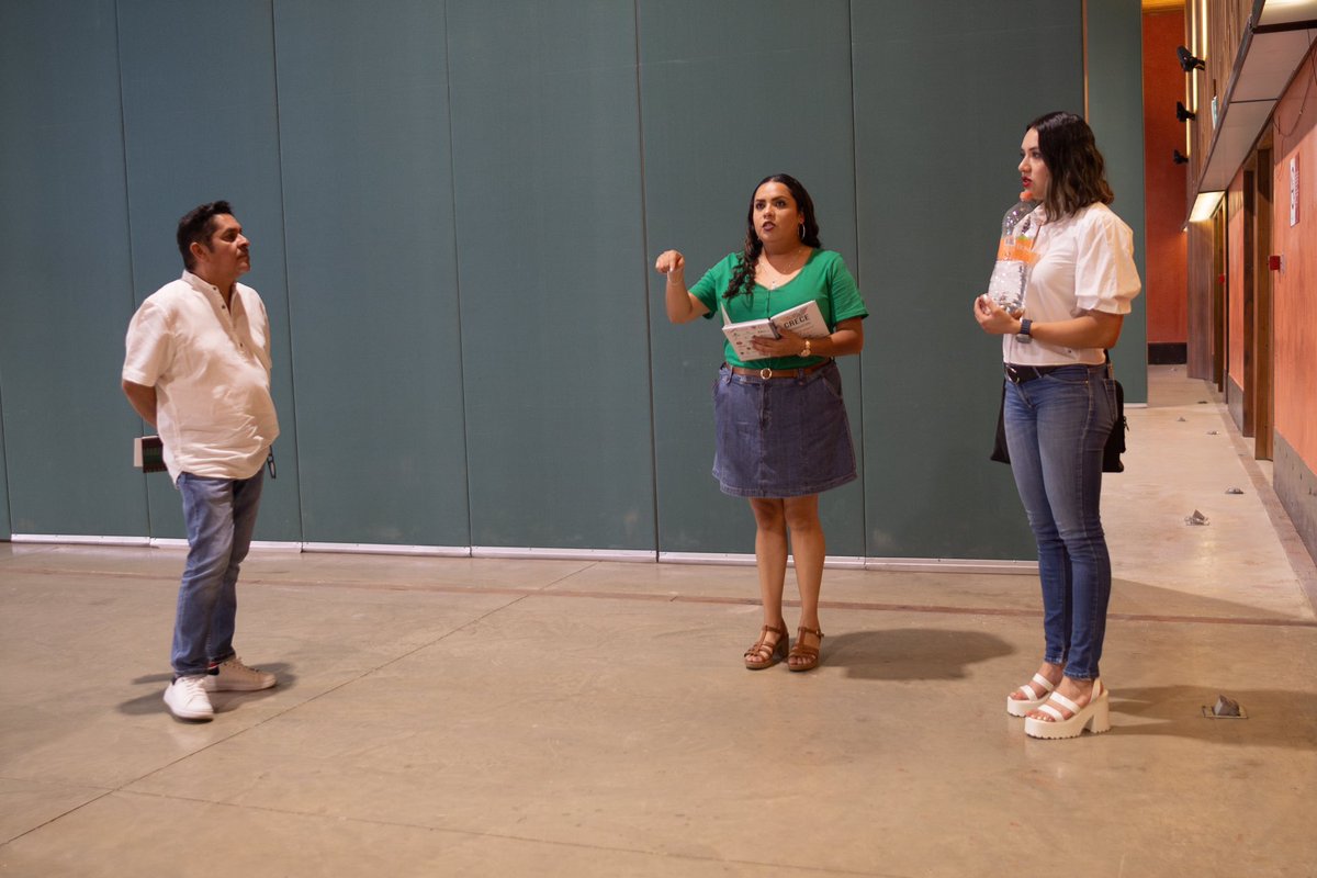 La #OCCE brindó atención a personal de @HonestidadOax que realizaron un recorrido para conocer las instalaciones, así como las capacidades de recintos del Centro Cultural y de Convenciones de Oaxaca #CCCO.

#TurismoDeReunión #TurismoDeRomance