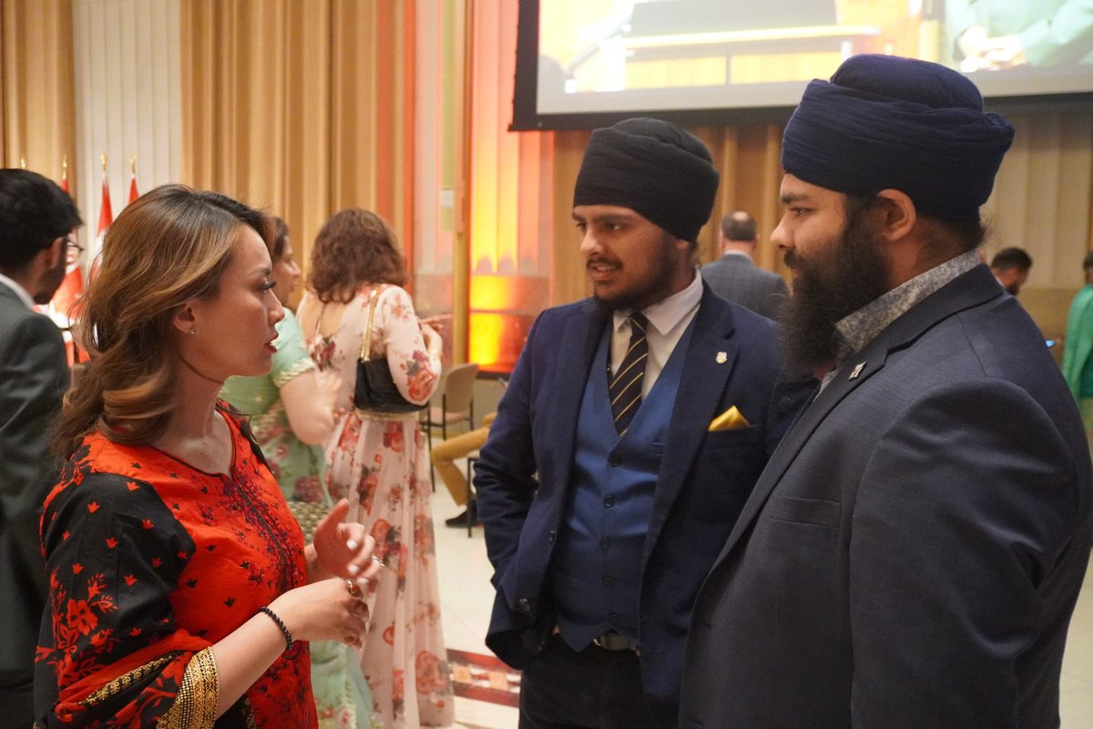 Today, Sikh communities across Canada and around the world celebrate Vaisakhi, the day the Khalsa was founded by Guru Gobind Singh ji. Let’s take a moment to celebrate the richness of Sikh culture and the contributions that Sikh communities make every single day across Canada.