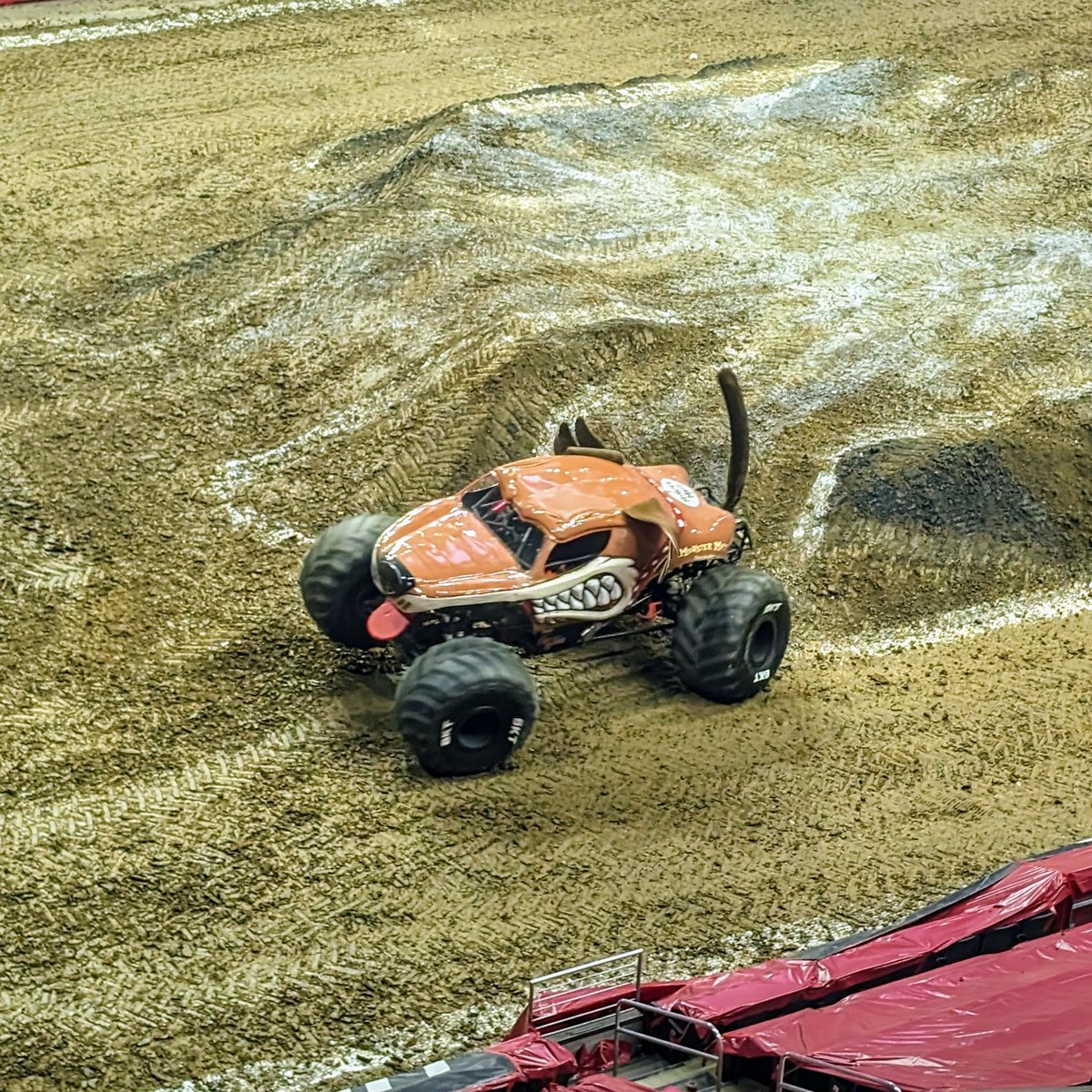 zvm's tweet image. Pretty cool what the new owners of Harry and Lloyd's van did with it. #Aspen