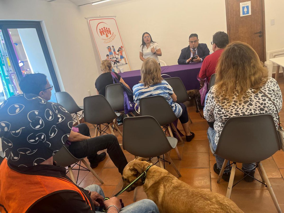 Personal PAOT brindó orientaciones y talleres sobre #BienestarAnimal 🐶🐱 a los asistentes a la Jornada de Vacunación 💉 que organizó el @elconsejomx en su sede de #Azcapotzalco.