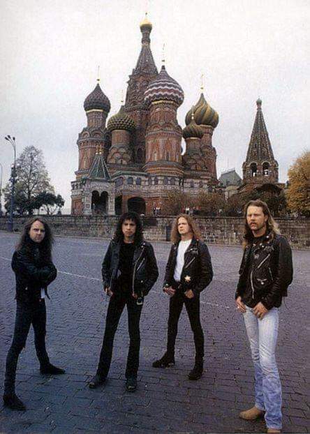 METALLICA en Moscú cerca de la Catedral de San Basilio, 1991.