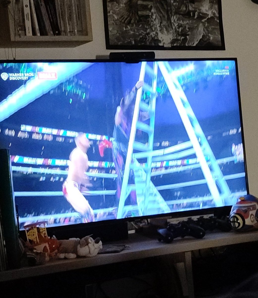 MiketheVast's tweet photo. Poter vedere WrestleMania in chiaro è una figata pazzesca #dmaxwwe https://t.co/70fuGto4kd