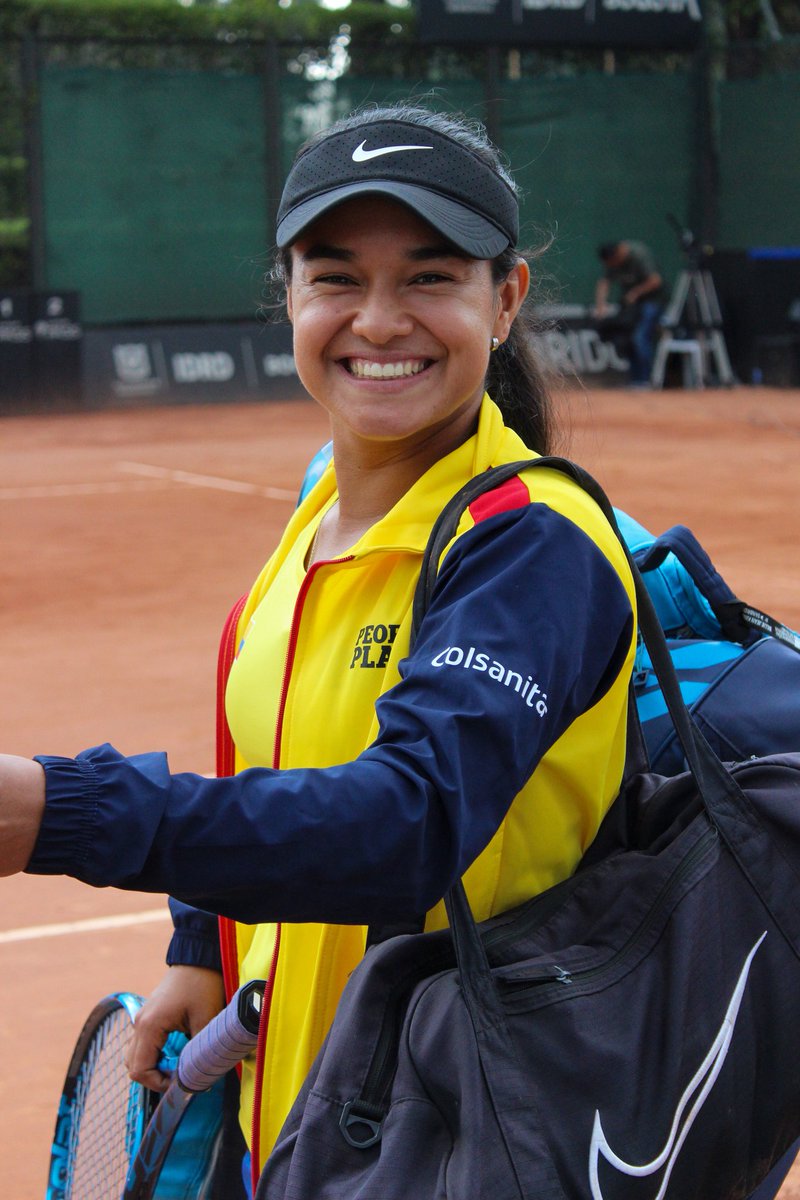 TorneosTenisCol's tweet photo. Que grande mi Colombia 🇨🇴 

No paramos de sentir esta pasión aquí en esta Billie Jean King Cup 🏆 

Grande esa sonrisa 😊 

#Todassomostenis #Tendencias #Tenis https://t.co/m3jZoezC2f
