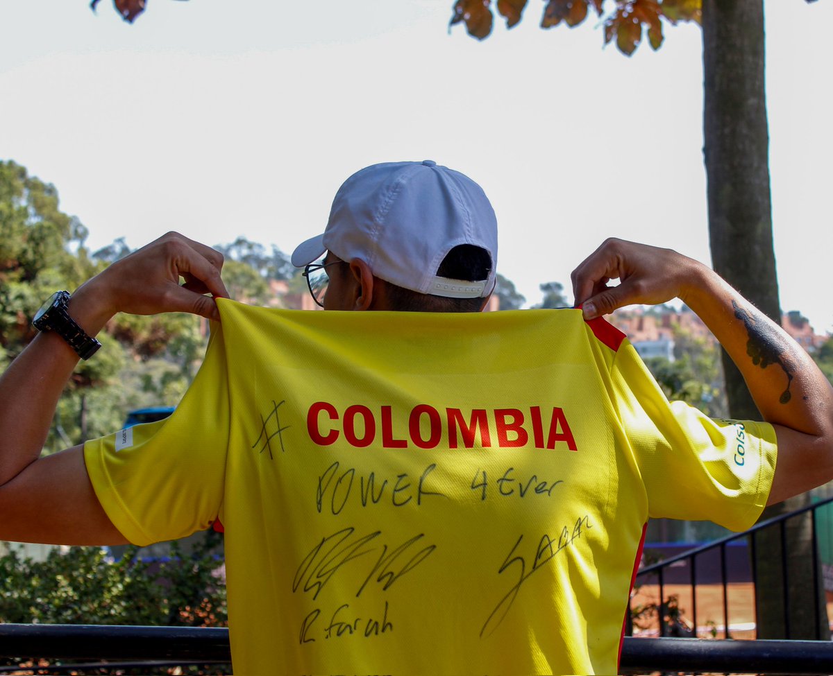 Que grande mi Colombia 🇨🇴 

No paramos de sentir esta pasión aquí en esta Billie Jean King Cup 🏆 

Grande esa sonrisa 😊 

#Todassomostenis #Tendencias #Tenis