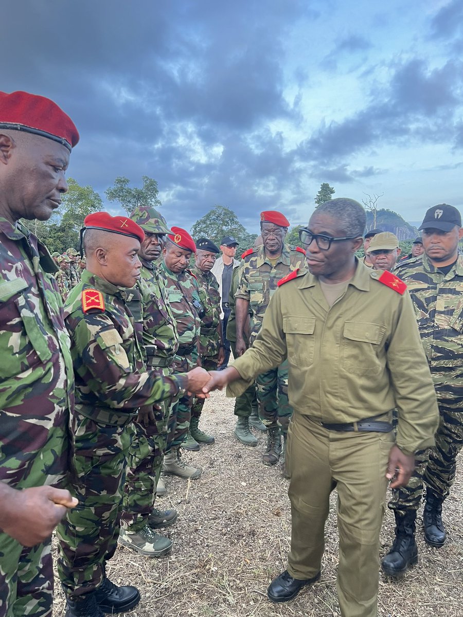 Felicito al ejército nacional por su profesionalismo demostrado durante el proceso de las maniobras correspondientes a esta semana. Para mantener este ritmo, el M° de Defensa establecerá un programa de ejercicios, porque un ejército sin prácticas es una ventaja para el enemigo.