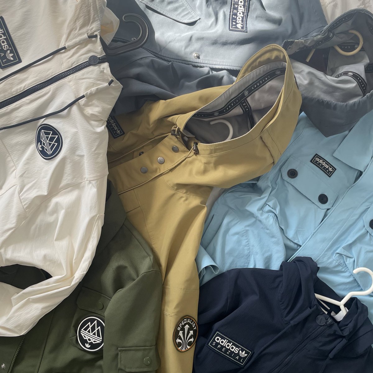 My favourites from Spezial

Top parka - Rossendale

Top Overshirt - Galbraith 

Top Smock - Todmorden (White)

There’s few I’ve not had, but these are the ones I wear most, what’s been your favourite jacket from Spzl? 

#TrabFab #BlueBox #KeepItSpezial