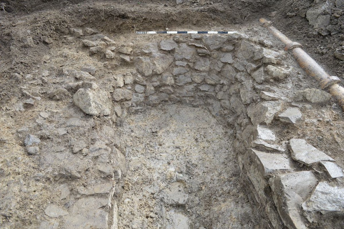 This #medieval corn-drying kiln was excavated by CPAT during a watching brief! A layer of charcoal from the last firing of the kiln overlay the burnt clay and slabs that covered the base. buff.ly/4aAuccP