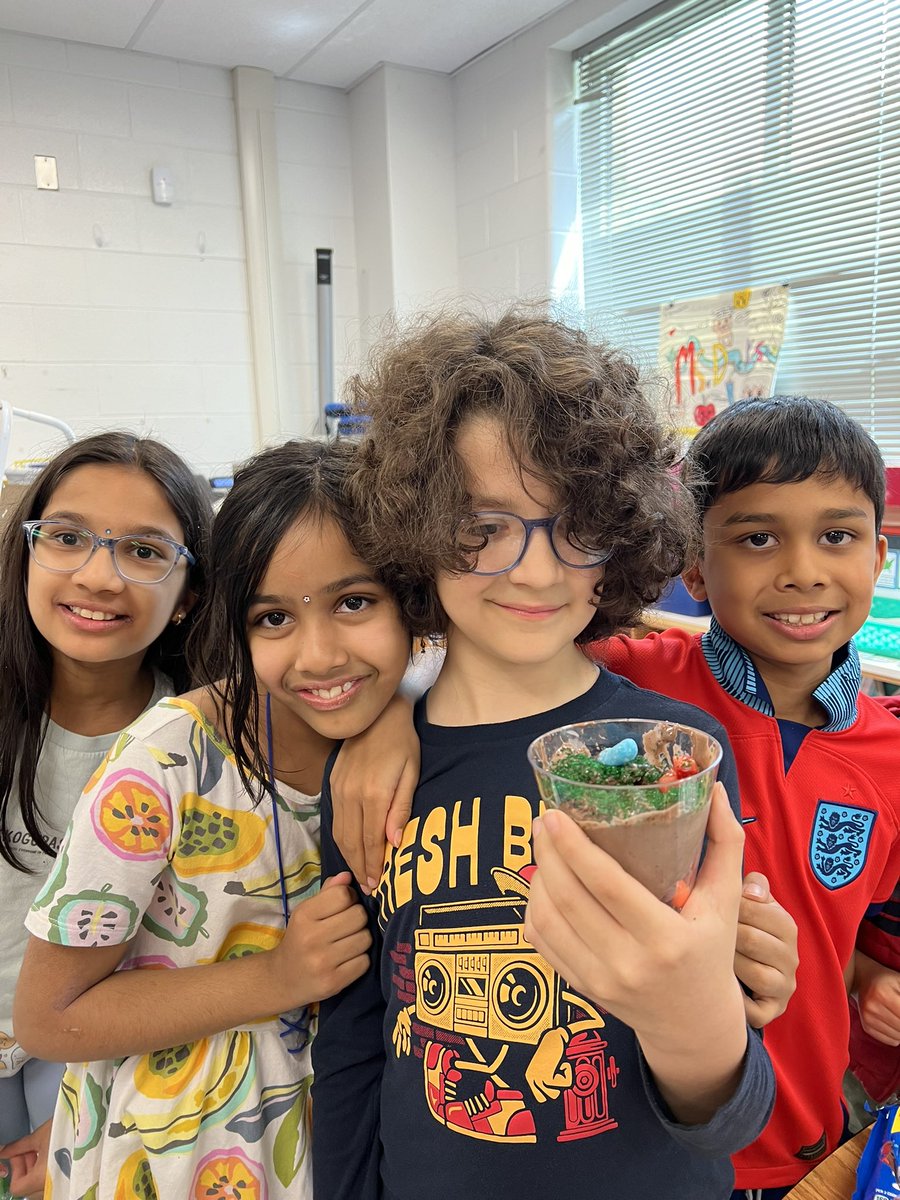 A sweet treat of layers of soil with worms 🐛 on top!

<a href="/fcpsaap/">FCPS AAP</a> <a href="/FCPSR5/">FCPS Region5</a> 
#science #STEM #soil