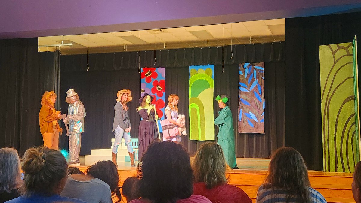 Another fantastic theatrical performance of Oz! Great job
#LJHSProud #UnLockingPotential
@Lockhart_JH @FineArts_LISD