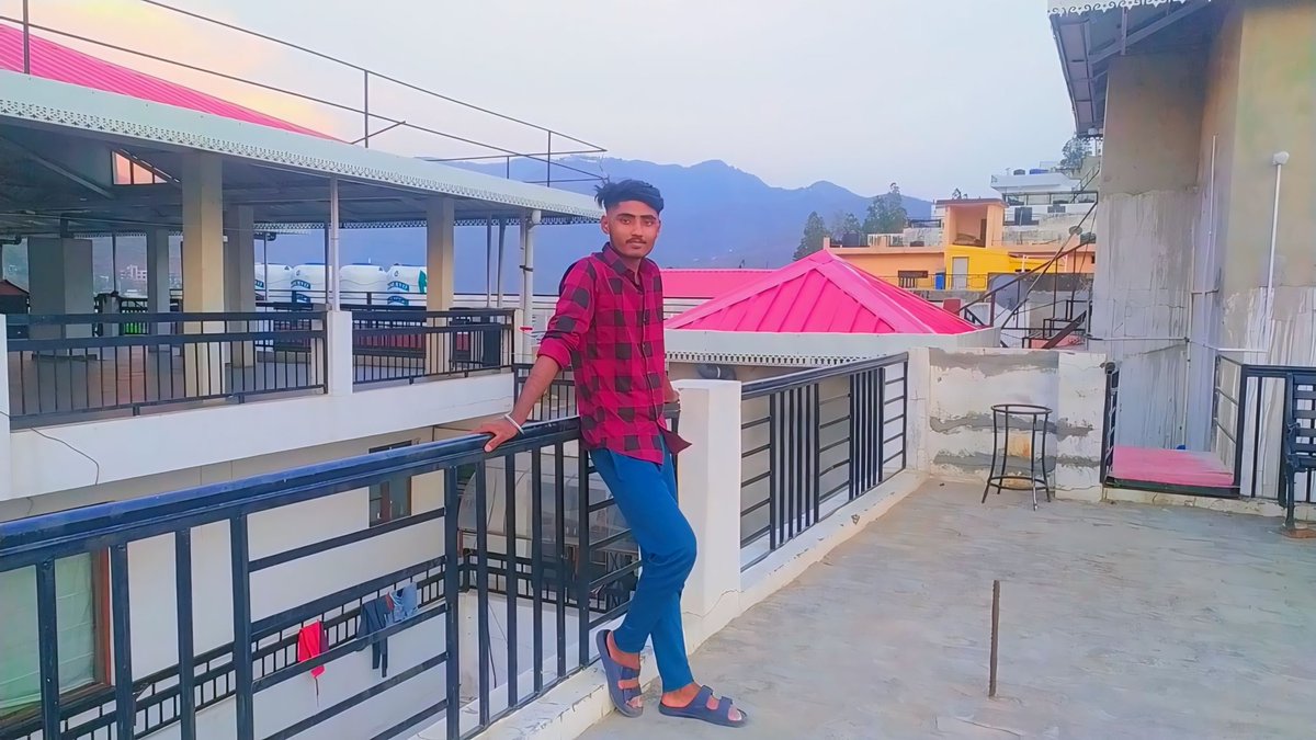 मन और मौन,
दोनों को समझने वाला चाहिए...!!!
😊