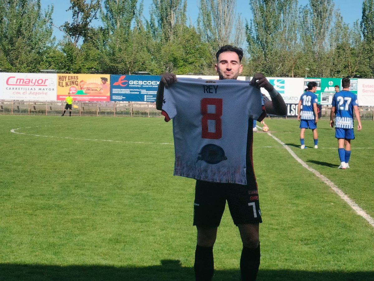 Victoria importantísima en una jornada que nos jugabamos algo más que 3 puntos y que queríamos brindar a nuestro jugador lagunero y amigo AITOR REY ,TE LO MERECES TODO . A hora a disfrutar Rey!!! 🔴⚫ Vamos Laguna!!! Seguinos trabajando... #somoslaguna #sentimientolagunero