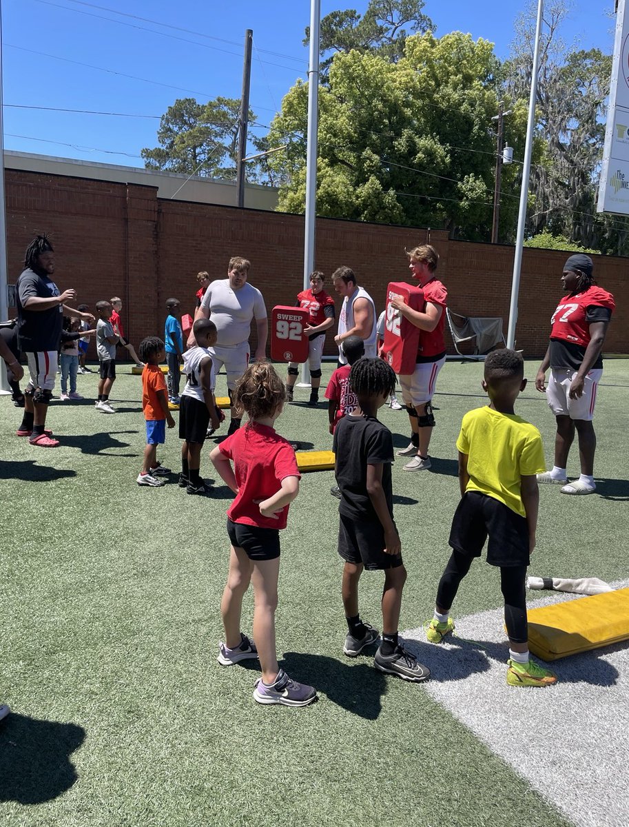 It was a great scrimmage and Blazer Kids Day today at The Baze. We’ll see you back there at 7 p.m. this Thursday for the Spring Game. #VState #BlazerNation 🔥🏈 @valdostastatefb @BlazerAthletics