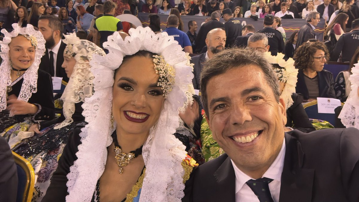 Con Belen Mora. Una Bellesa del Foc maravillosa. En su último día. Gracias por un reinado excepcional. Alicante siempre en deuda contigo.