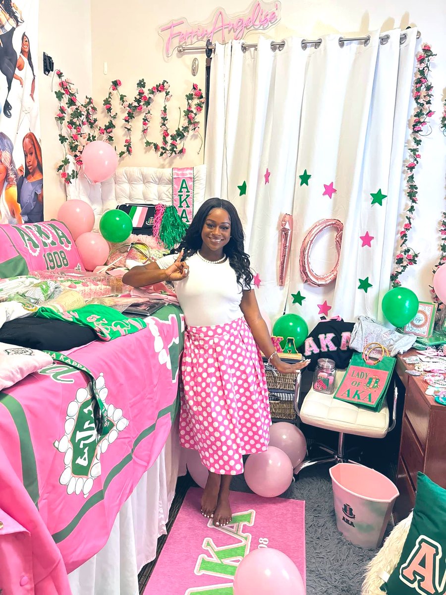 issaColeWorld3's tweet image. My sweet Ferrin. 

You always be a QUEEN  in the eyes of many. You are so loved! Congratulations again on all your accomplishments! 

Family 4L!! #SWARMAS1 #BAMASTATE #BetaPi