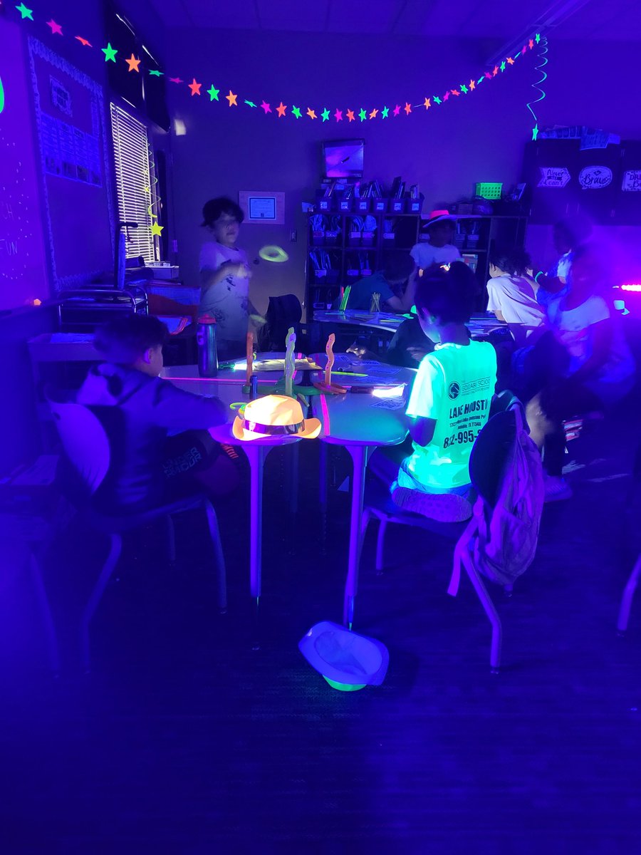 Glow day to start our STAAR week off right! The kids had a blast and got ready for the test! #roadtostaar @geanchored <a href="/HumbleISD_GE/">Groves Elementary</a>