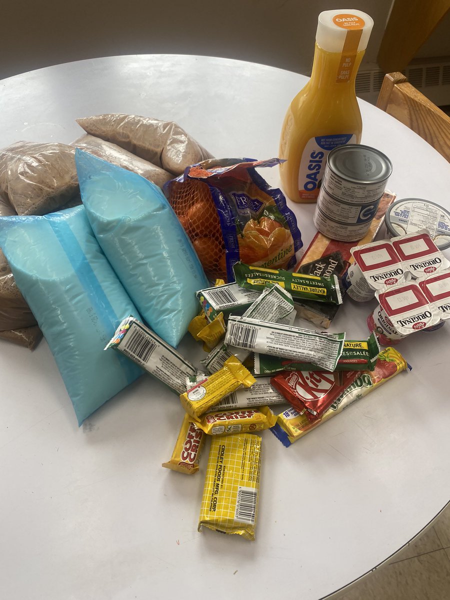 julzpak's tweet image. Helped a mother on #odsp today. She had nothing in her fridge and was in desperate need of food. I got her milk, yogurt, cheese, cream cheese, oranges, tuna, granola bars, orange juice, chocolate bars, toothpaste and vitamins. 7 bags of milk total fyi! #MutualAid #ODSPpoverty #ow