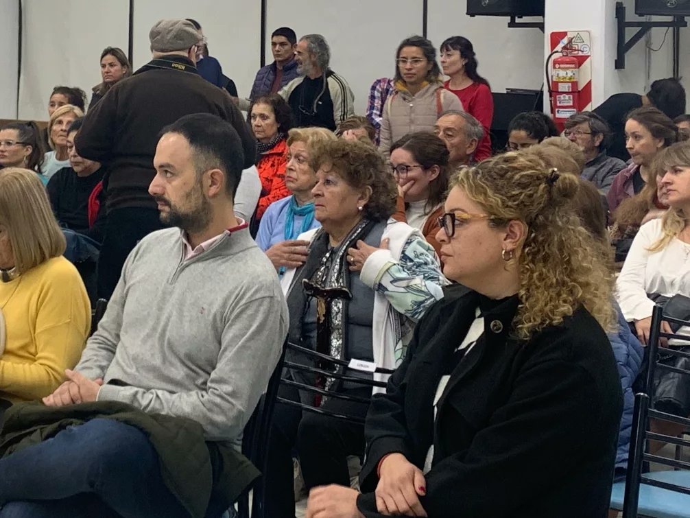 jmanuelvillalba's tweet photo. 🏥 • Ayer recibimos en el Concejo Deliberante a trabajadores de la salud, instituciones de la comunidad, autoridades municipales, legisladores provinciales, medios de comunicación y vecinos preocupados por el desmantelamiento y posible cierre del Servicio de Maternidad. https://t.co/8qdYWUaF0W
