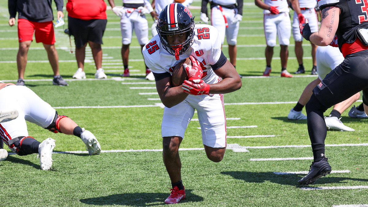 Shoutout to everyone who packed The Fort for the Govs Spring Showcase! We'll see everyone back at Fortera Stadium in the fall! 🎩🏈 📸 --> bit.ly/3Qp4kZV #GovEffect | #LetsGoPeay