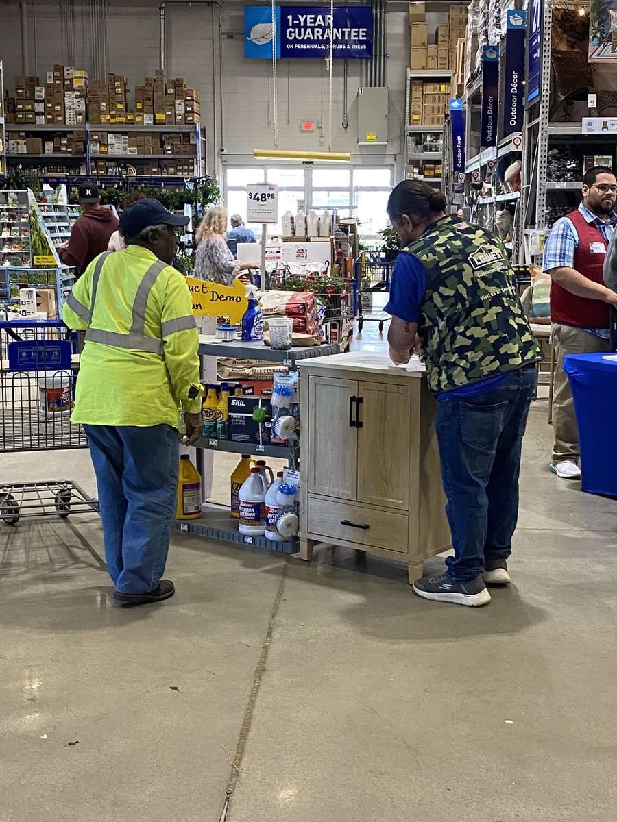Travis is doing our #R1Demo today! Come to 1713 Lowe’s and get your roto scrubber! <a href="/anthonybutts3/">anthony butts</a> <a href="/eric_marler/">Eric Marler</a> <a href="/BenitoKomadina/">Benito.Komadina@Lowes</a> <a href="/aceboogieak/">aceboogieak</a>